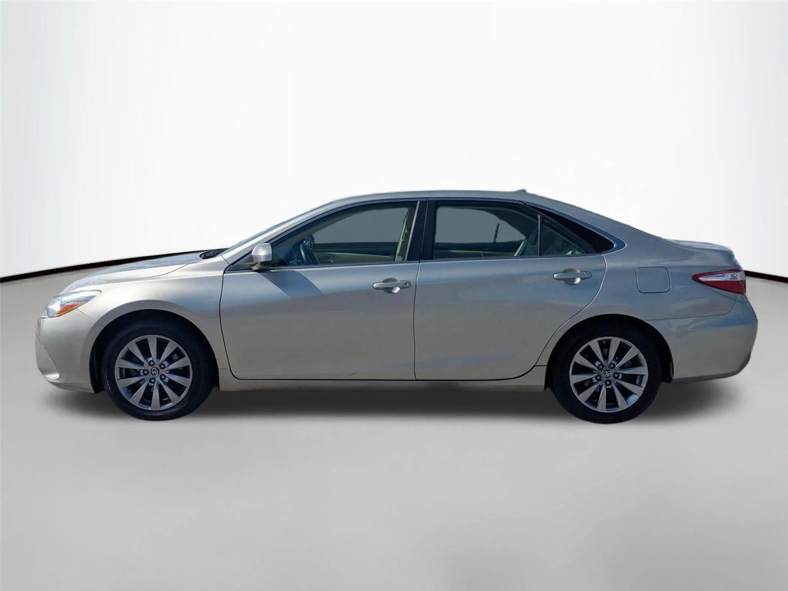 Used 2017 Creme Brulee Mica Toyota XLE image 9