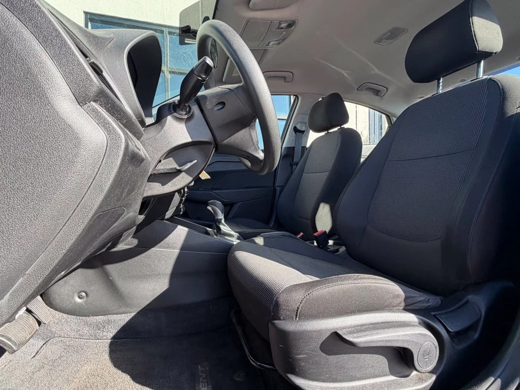 Used 2018 Black Hyundai SE image 6