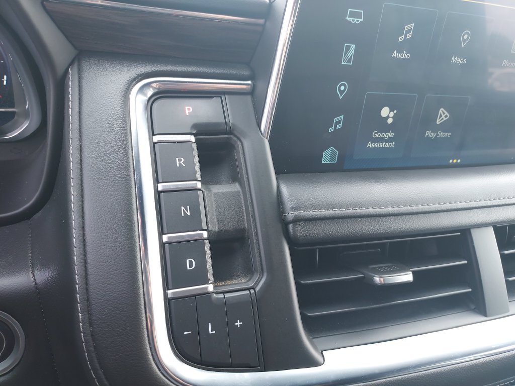 Used 2022 Black Chevrolet Z71 image 25