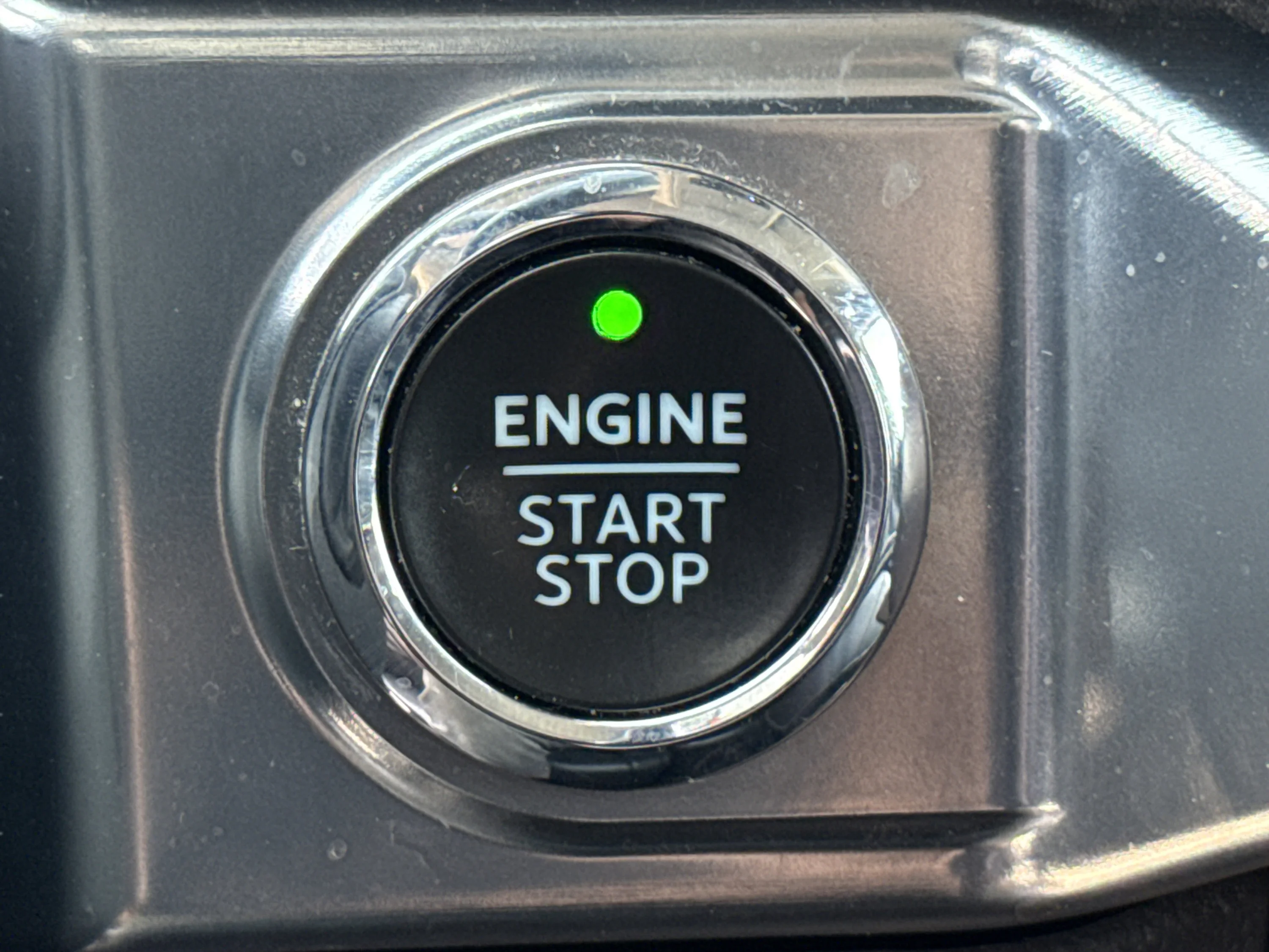 Used 2022 Agate Black Metallic Ford LARIAT image 39