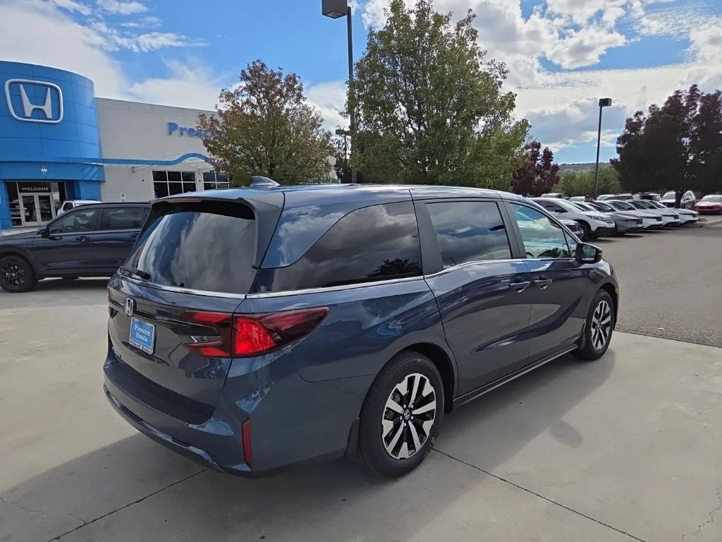 New 2027 Smoke Blue Pearl Honda EX-L image 3
