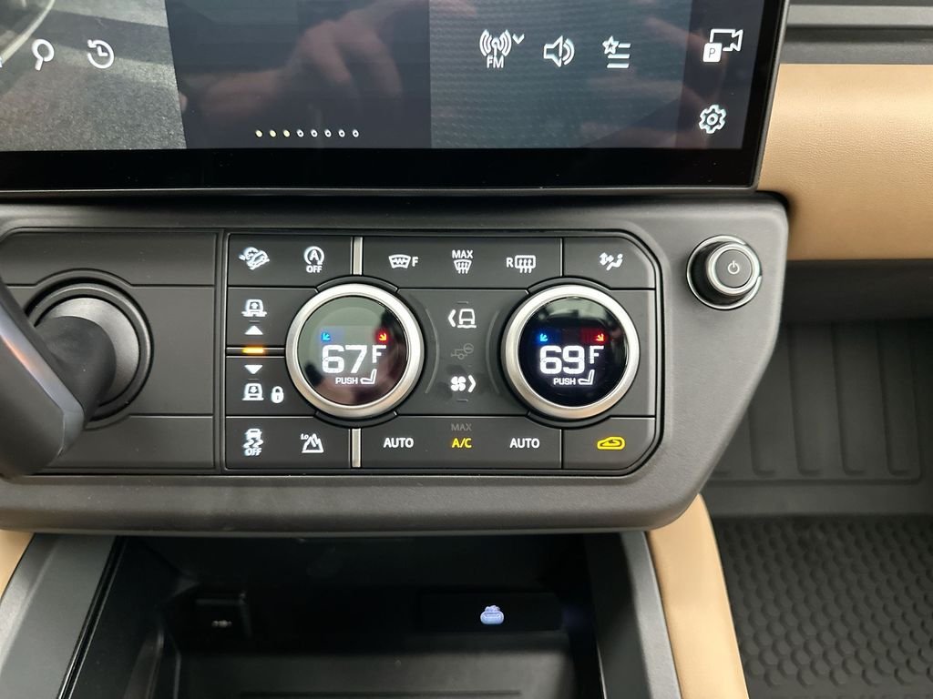 New 2026 Carpathian Grey Prem Met Land Rover X-Dynamic SE image 13