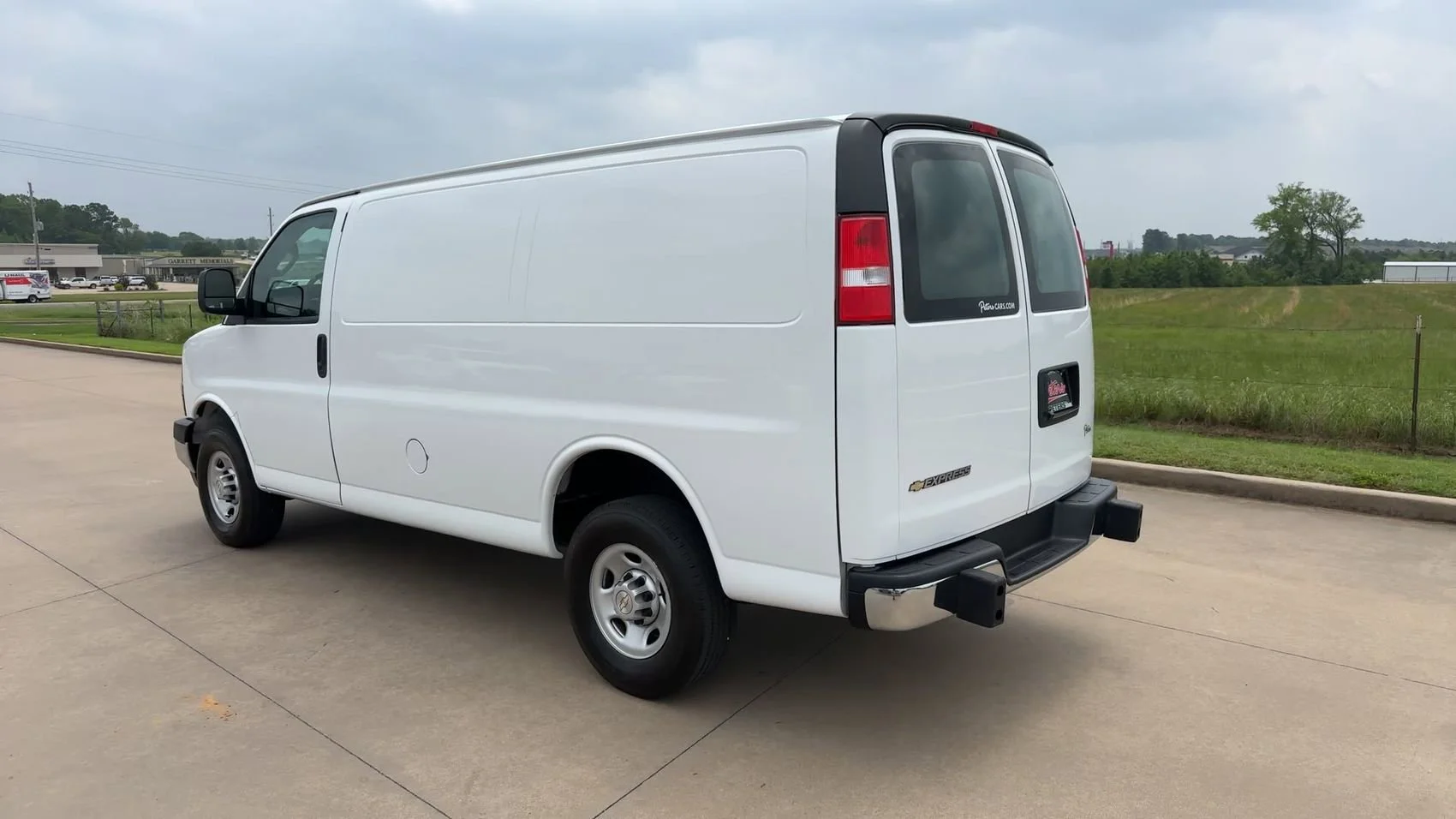 Used 2024 Summit White Chevrolet Work Van image 7