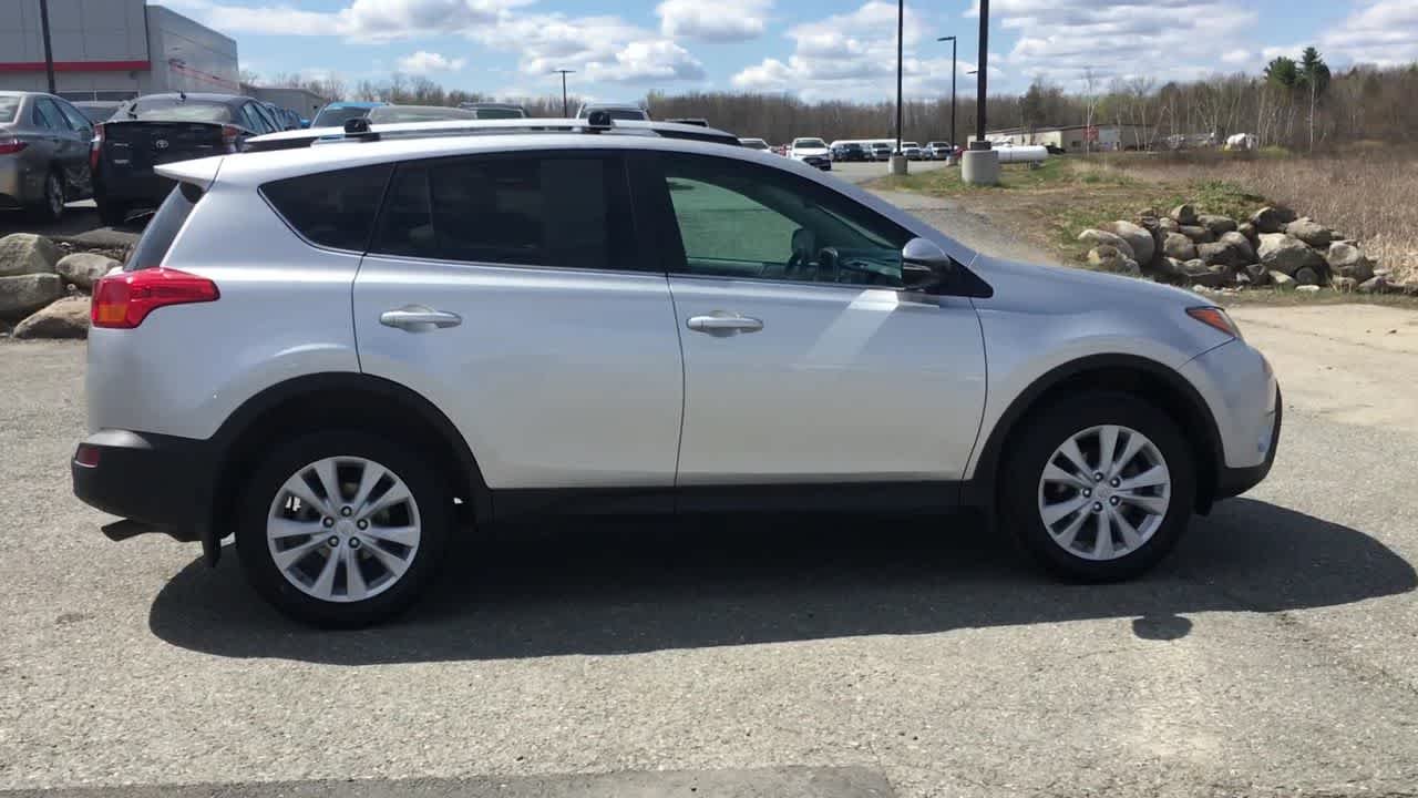 Used 2013  Toyota Limited image 9