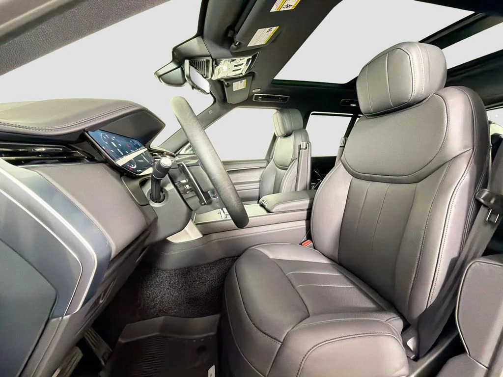 New 2026 Obsidian Black Satin Land Rover SE image 22