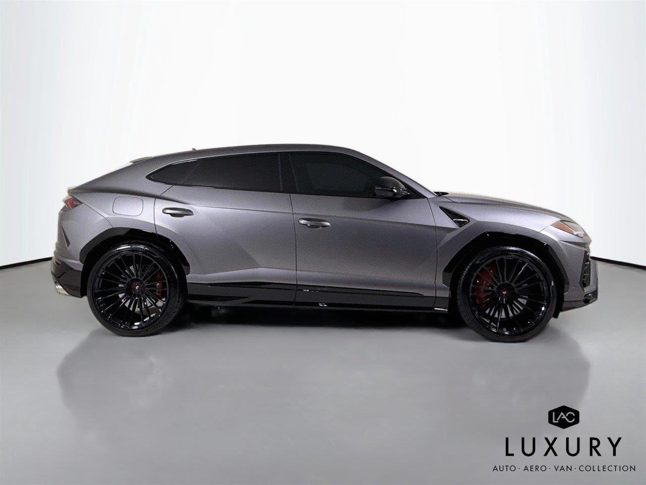 Used 2022 Grigio Nimbus Matt/Verde Scandal Lamborghini Graphite Capsule image 5