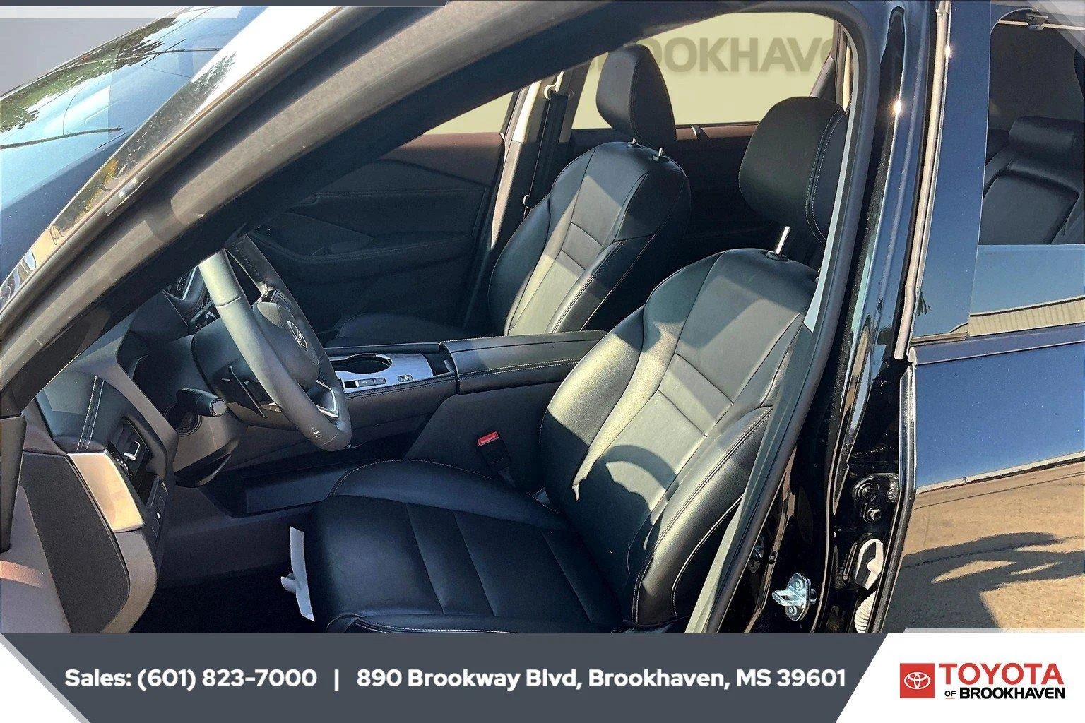 Used 2023 Super Black Nissan SL image 18