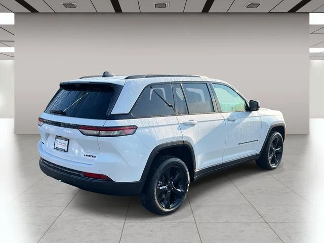 New 2025 Bright White Clear-Coat Exterior Paint Jeep Limited image 3