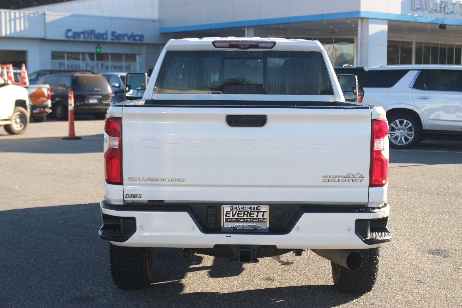 Used 2021 SUMMIT WHITE Chevrolet High Country image 6