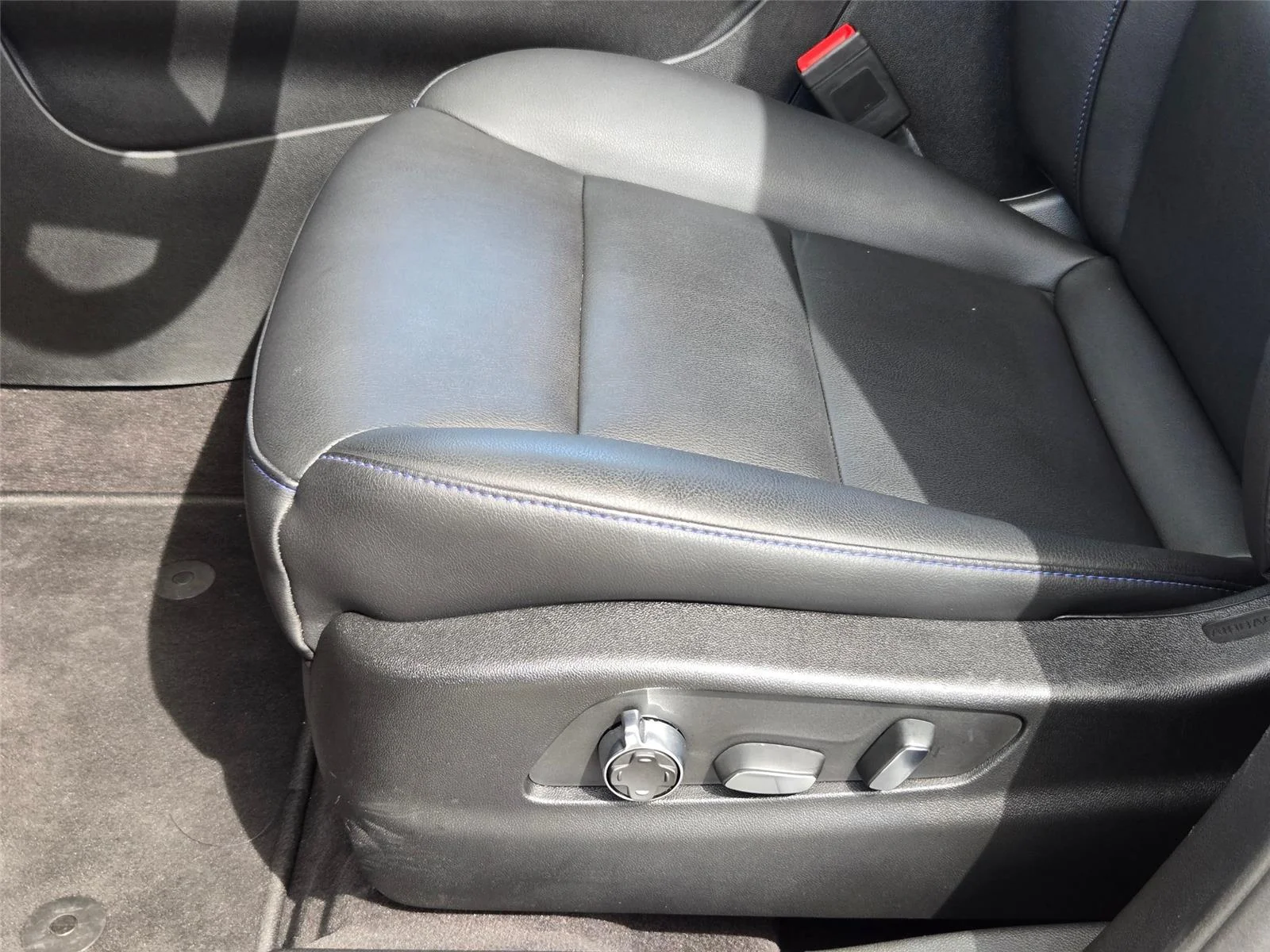 Used 2025 Argent Silver Metallic Cadillac FWD Sport image 26