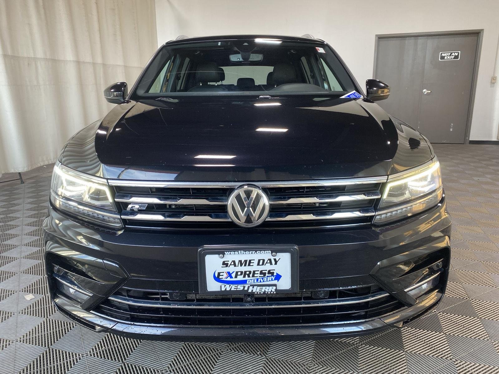 Used 2020 Deep Black Pearl Volkswagen SEL Premium R-Line image 5