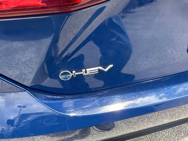 2025 Toyota Camry SE - Photo 9