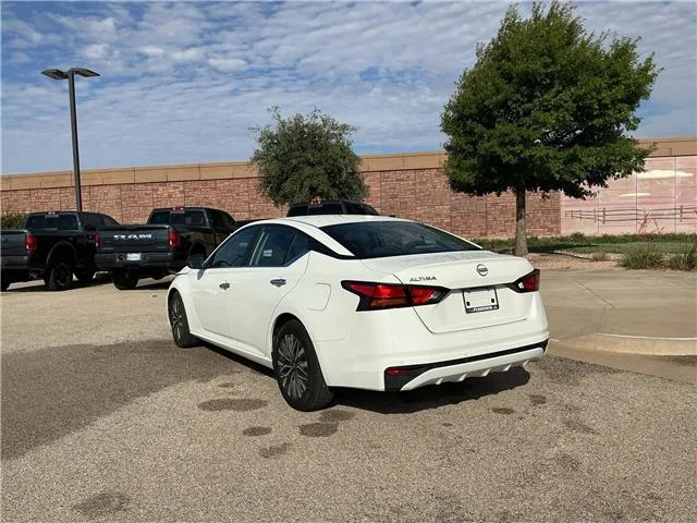 Used 2025 Pearl White Tricoat Nissan SV image 6