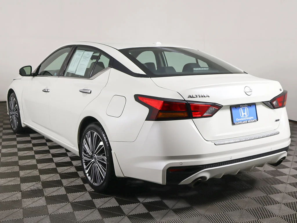 Used 2023 Pearl White Nissan 2.5 SL image 10