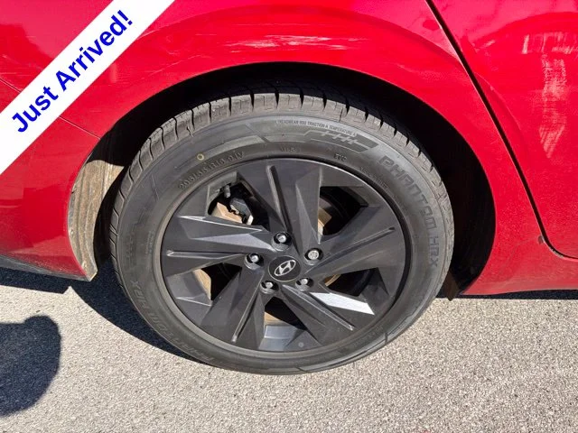 Used 2021 Red Hyundai SEL image 17