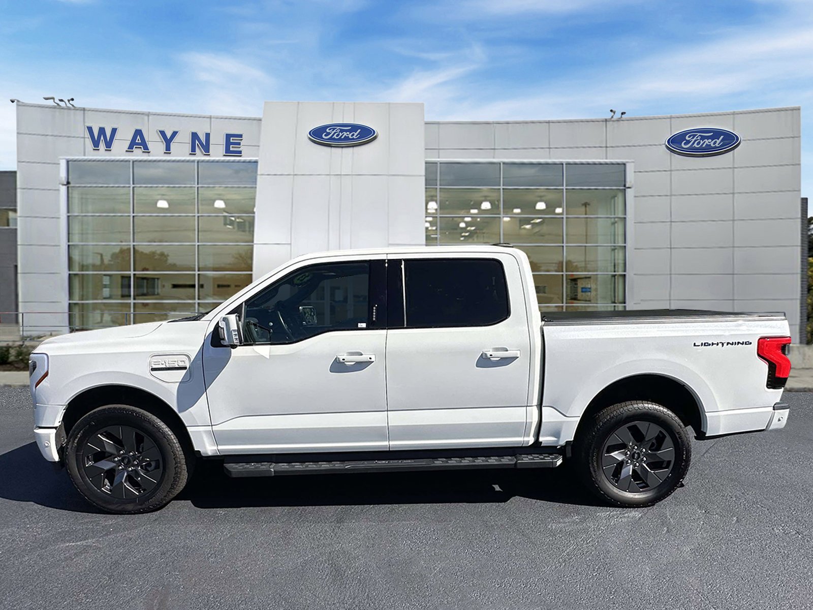 Used 2023 White Metallic Ford LARIAT image 7