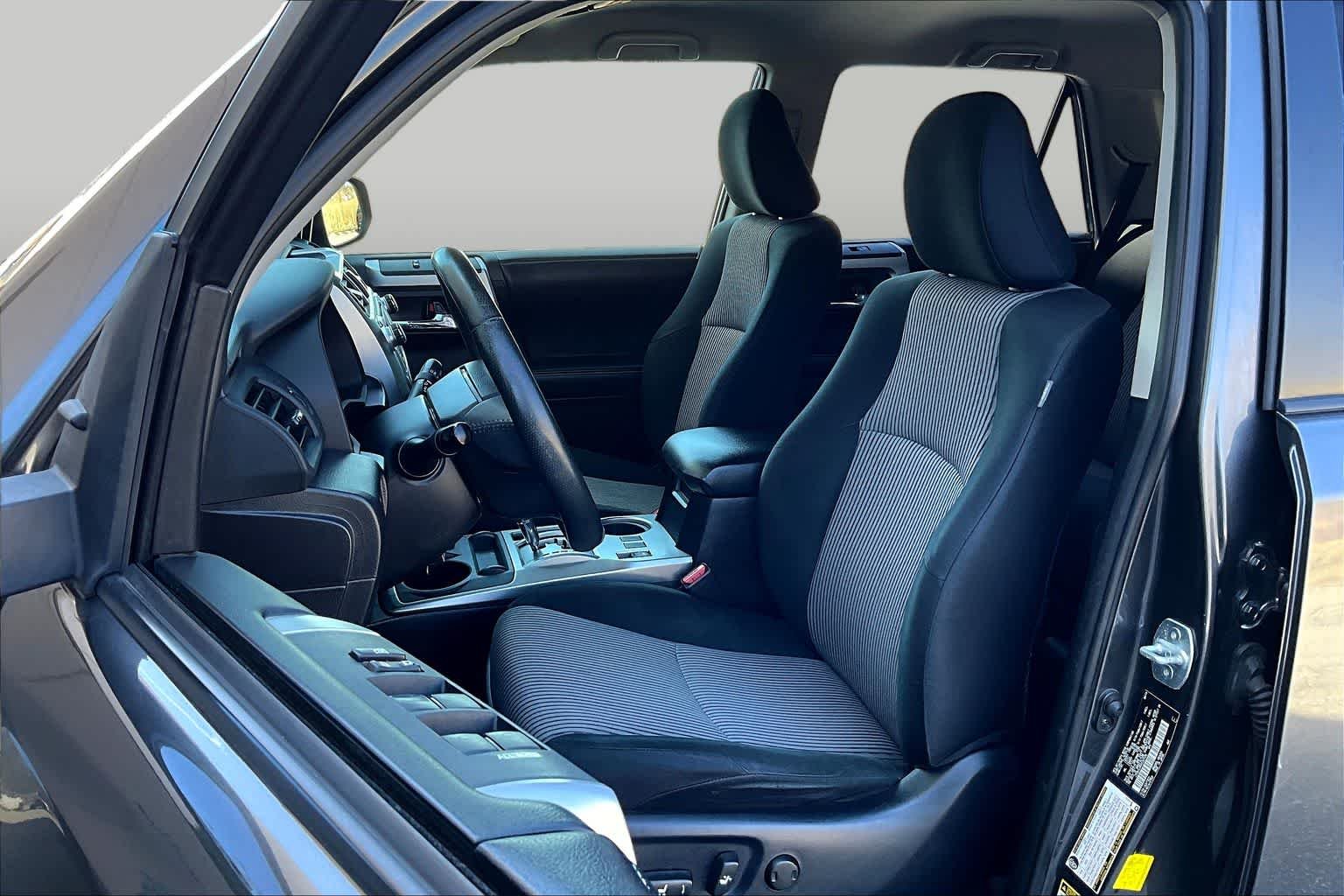 2016 Toyota 4Runner SR5 - Photo 9