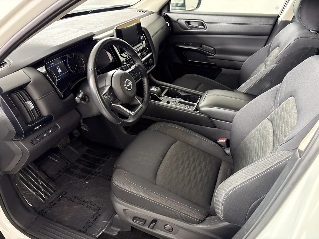 Used 2025 White Nissan SV image 31