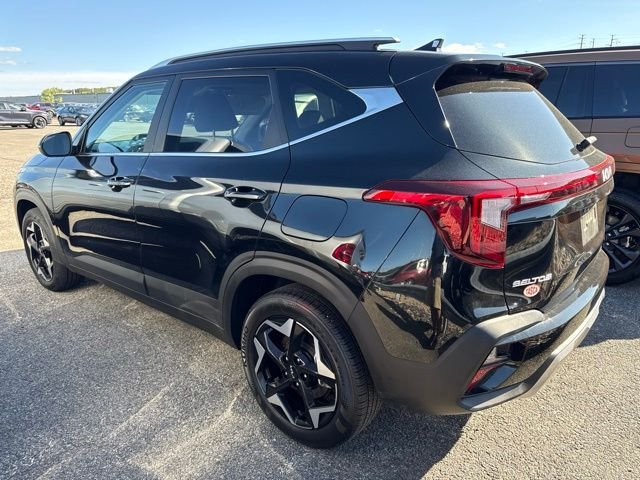 Used 2024 Black Kia EX image 4