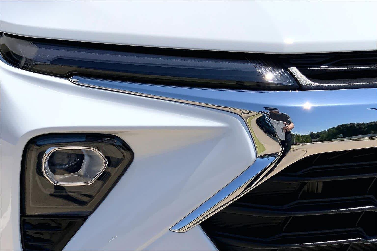 Used 2026 Summit White Chevrolet LT image 28