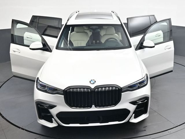 Used 2021 White BMW M50i image 39