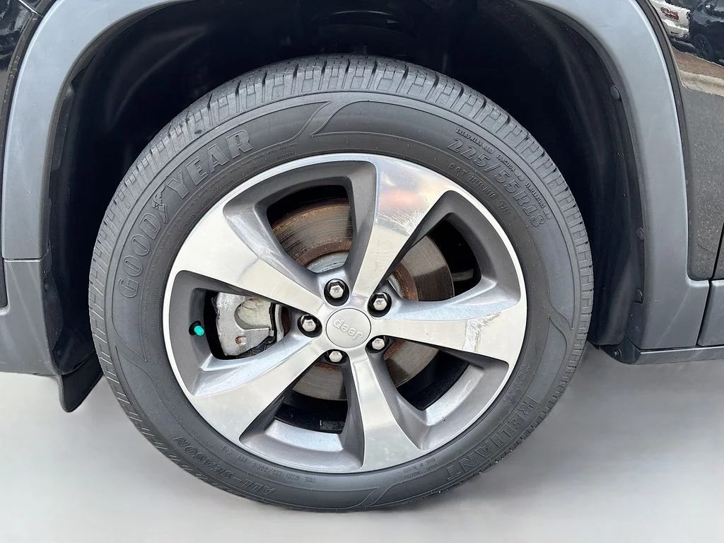 Used 2020 Diamond Black Jeep Limited image 27