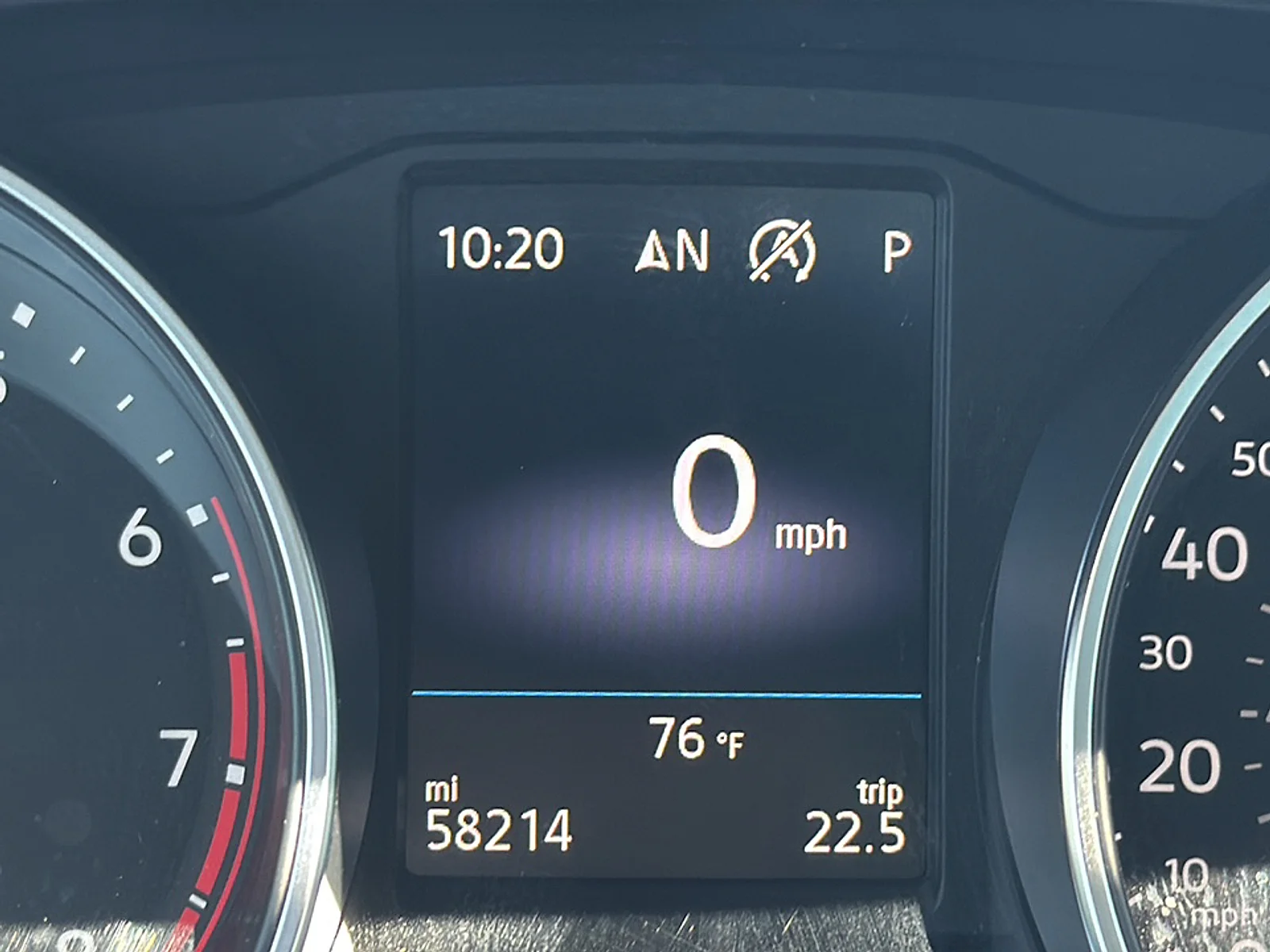 Used 2018 Platinum Gray Metallic Volkswagen SEL 4 MOTION image 16
