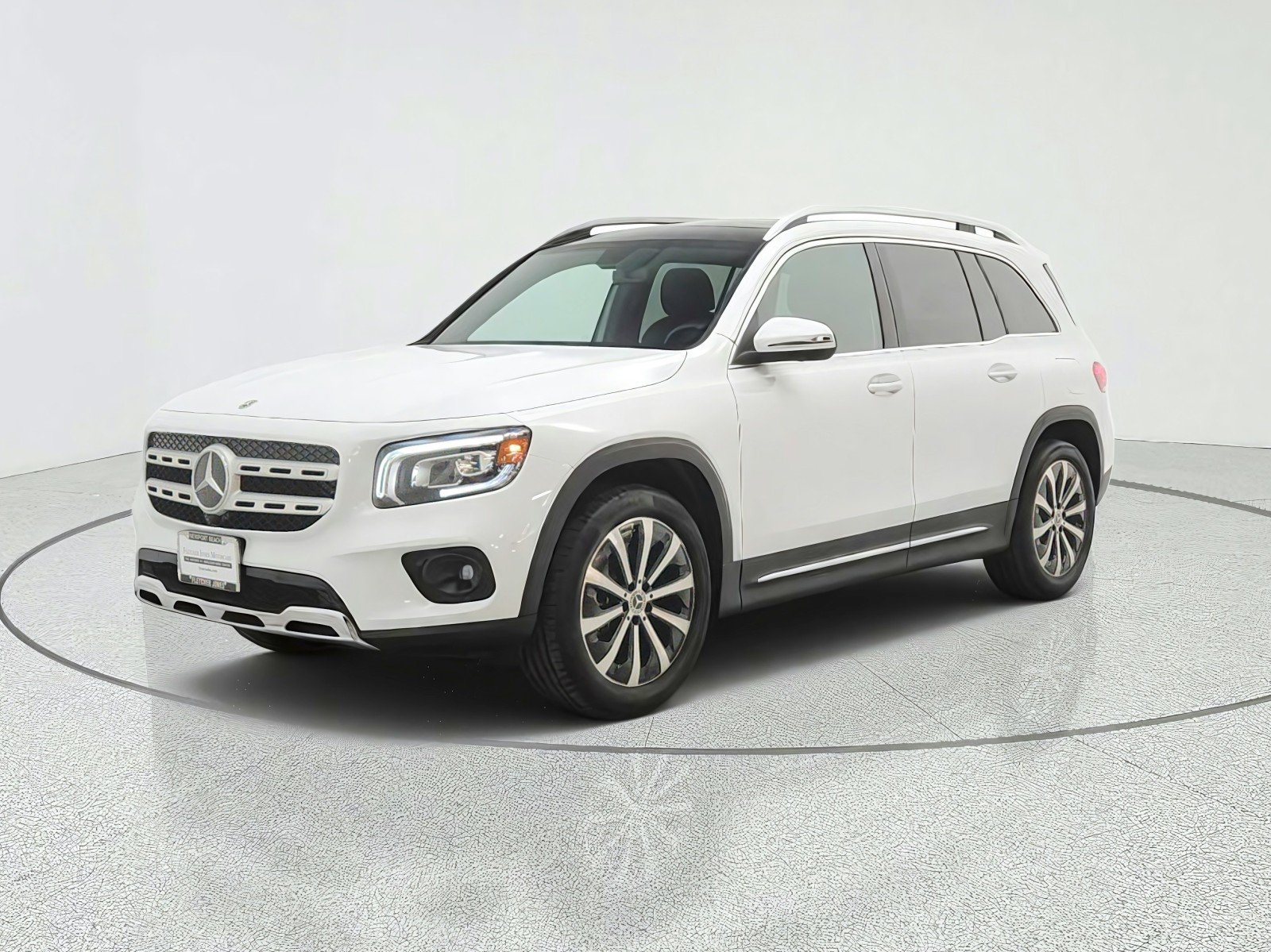 Used 2022 Digital White Metallic Mercedes-Benz GLB 250 SUV image 1