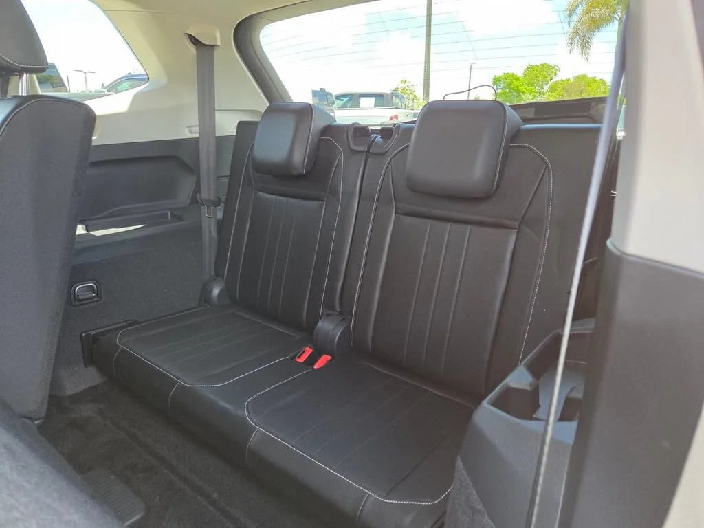 Used 2023 Silver Metallic Volkswagen SE image 23