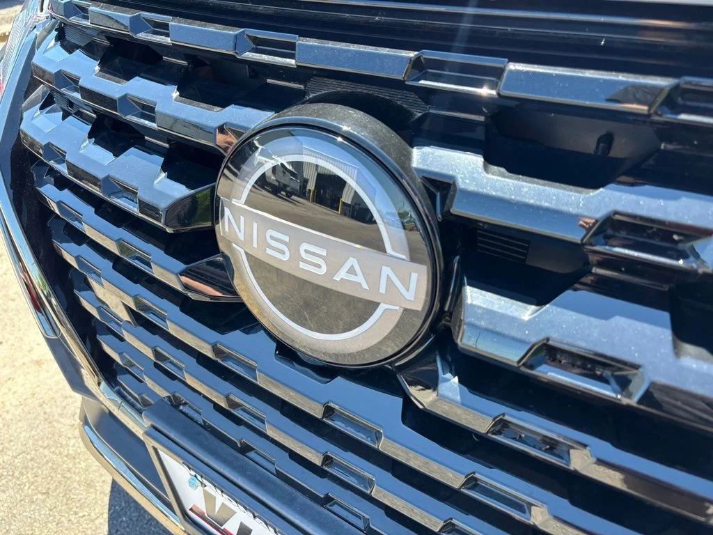 Used 2024 Gray Nissan SR image 9