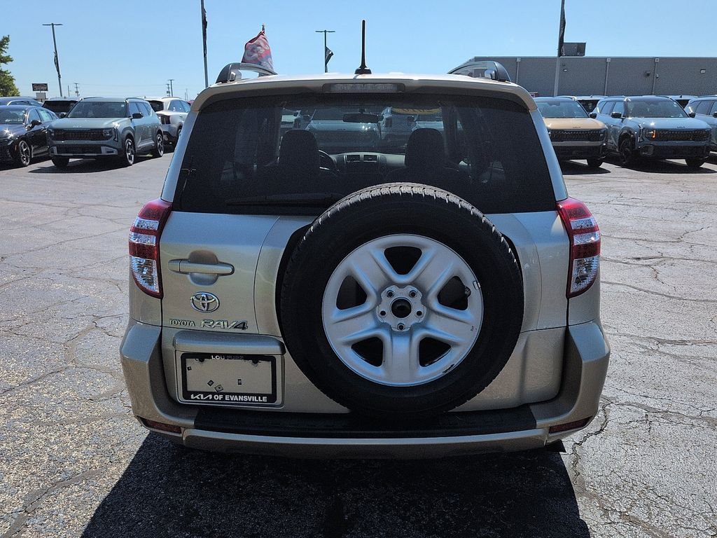 Used 2010  Toyota Base image 6