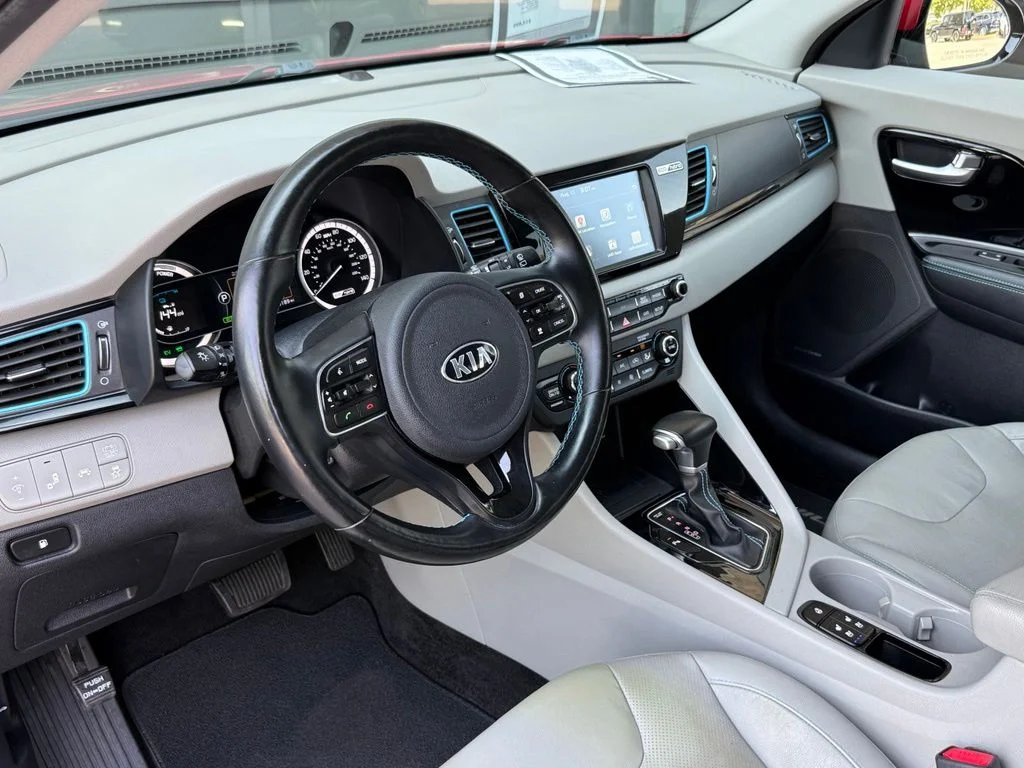 Used 2018 Red Kia Touring image 19