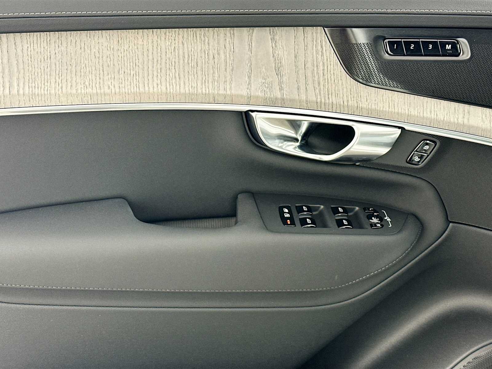 2025 Volvo XC90 Ultra - Photo 16