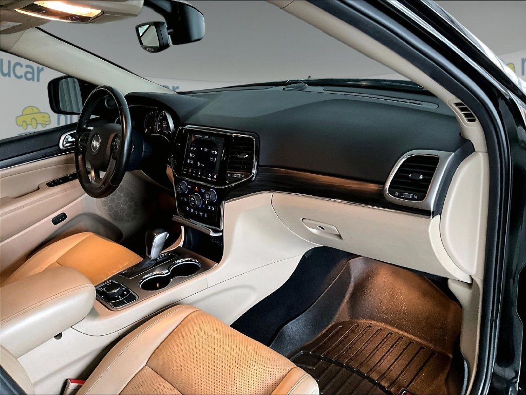 Used 2019 Diamond Black Crystal Pearlcoat Jeep Limited image 14