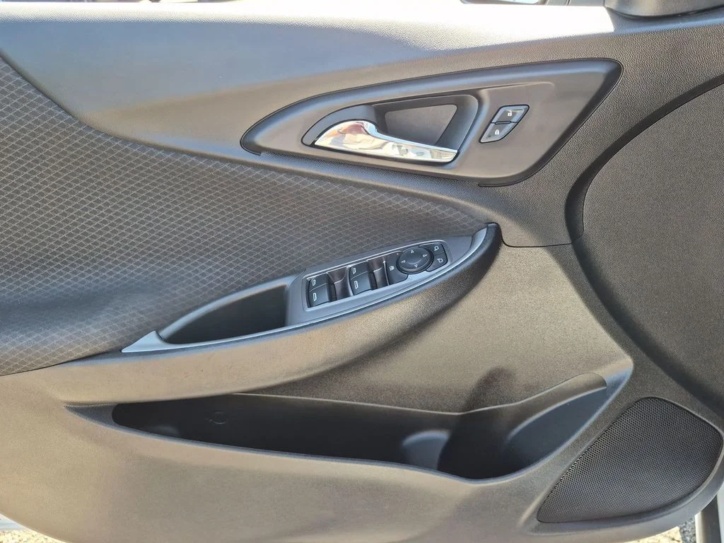 Used 2024 White Chevrolet RS image 27