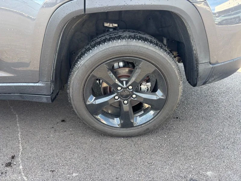 Used 2023 Gray Jeep Altitude X image 14