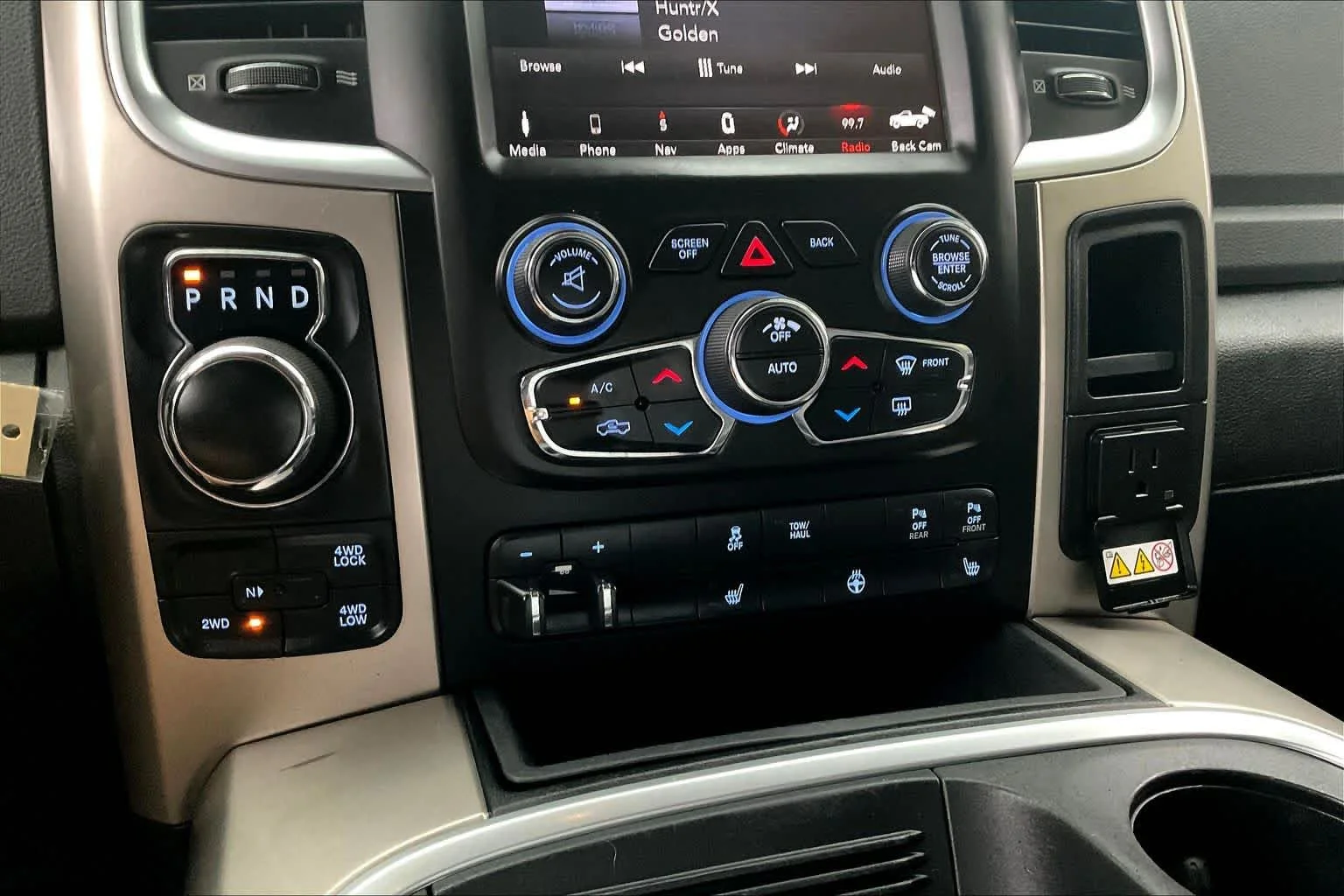 Used 2018 Granite Crystal Metallic Clearcoat Ram SLT image 31