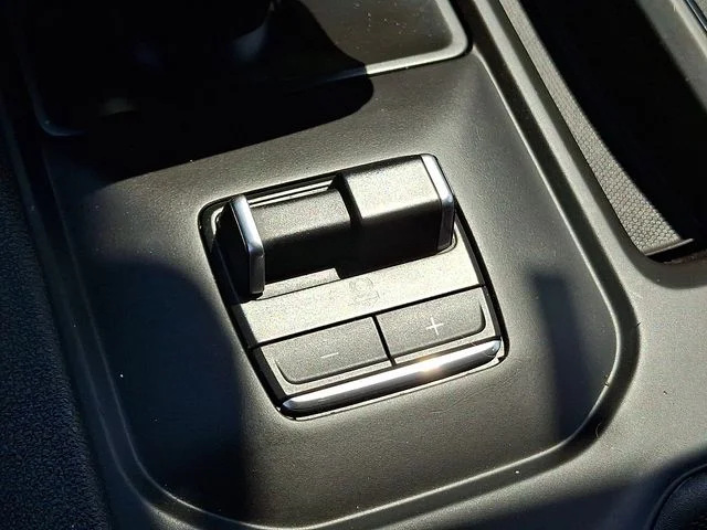 Used 2023 White GMC AT4 image 25