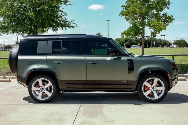 New 2026 Green Land Rover X image 7