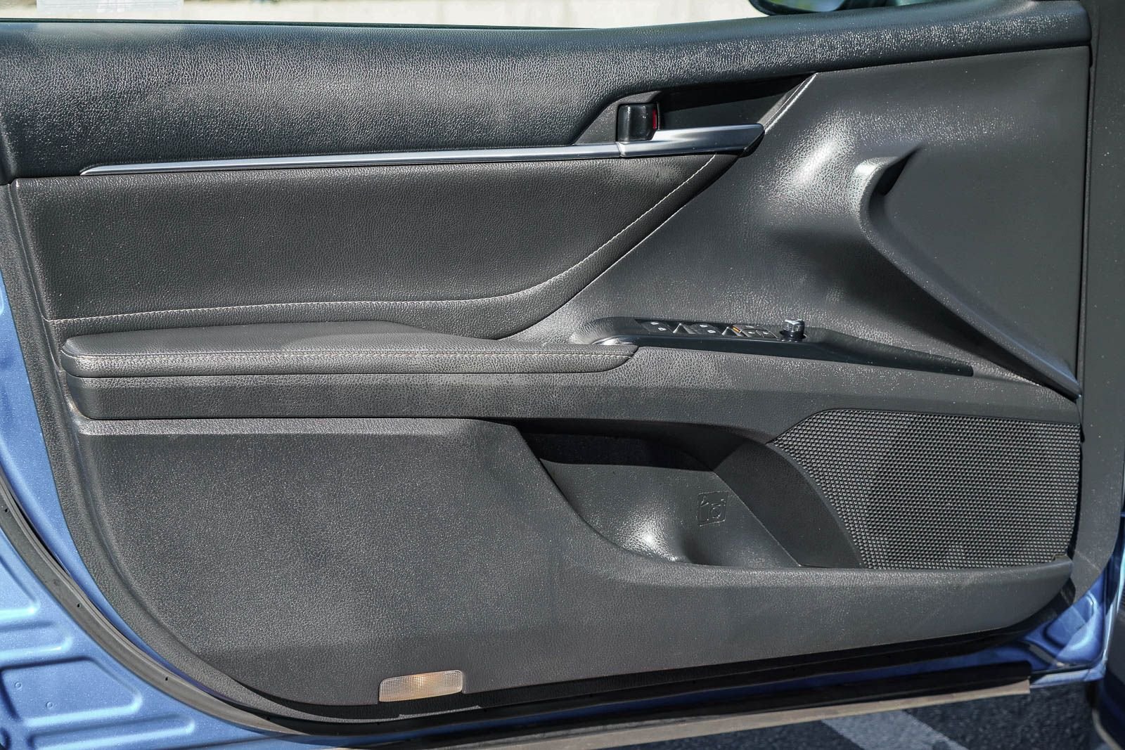 Certified Used 2018 Midnight Black Metallic Toyota XSE image 23