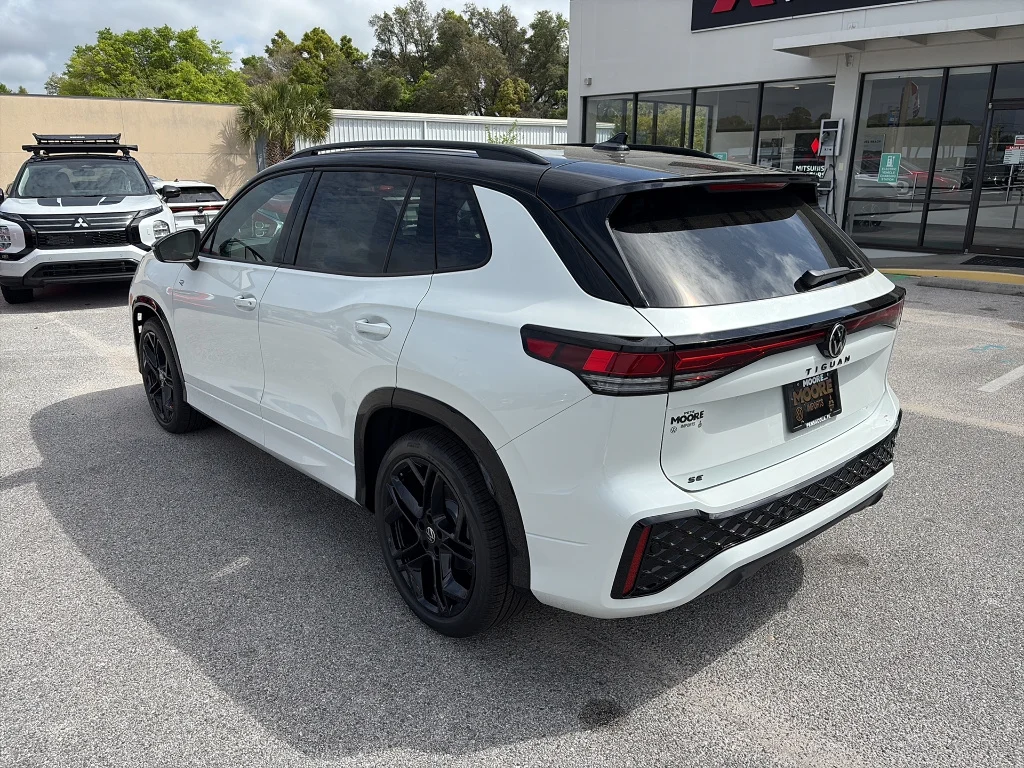 New 2026 Opal White w/ Deep Black Roof Volkswagen SE R-Line Black FWD image 4