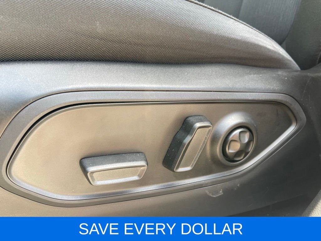 Used 2025 White Jeep Laredo image 20