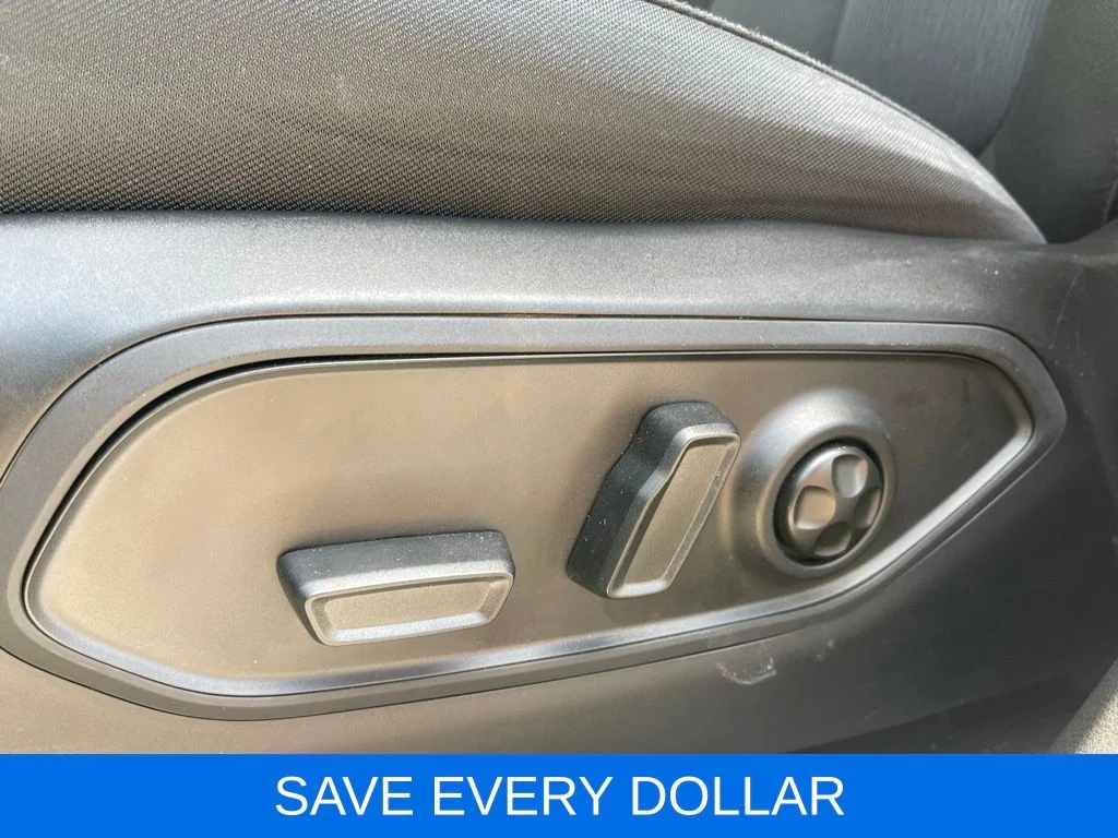 Used 2025 White Jeep Laredo image 20
