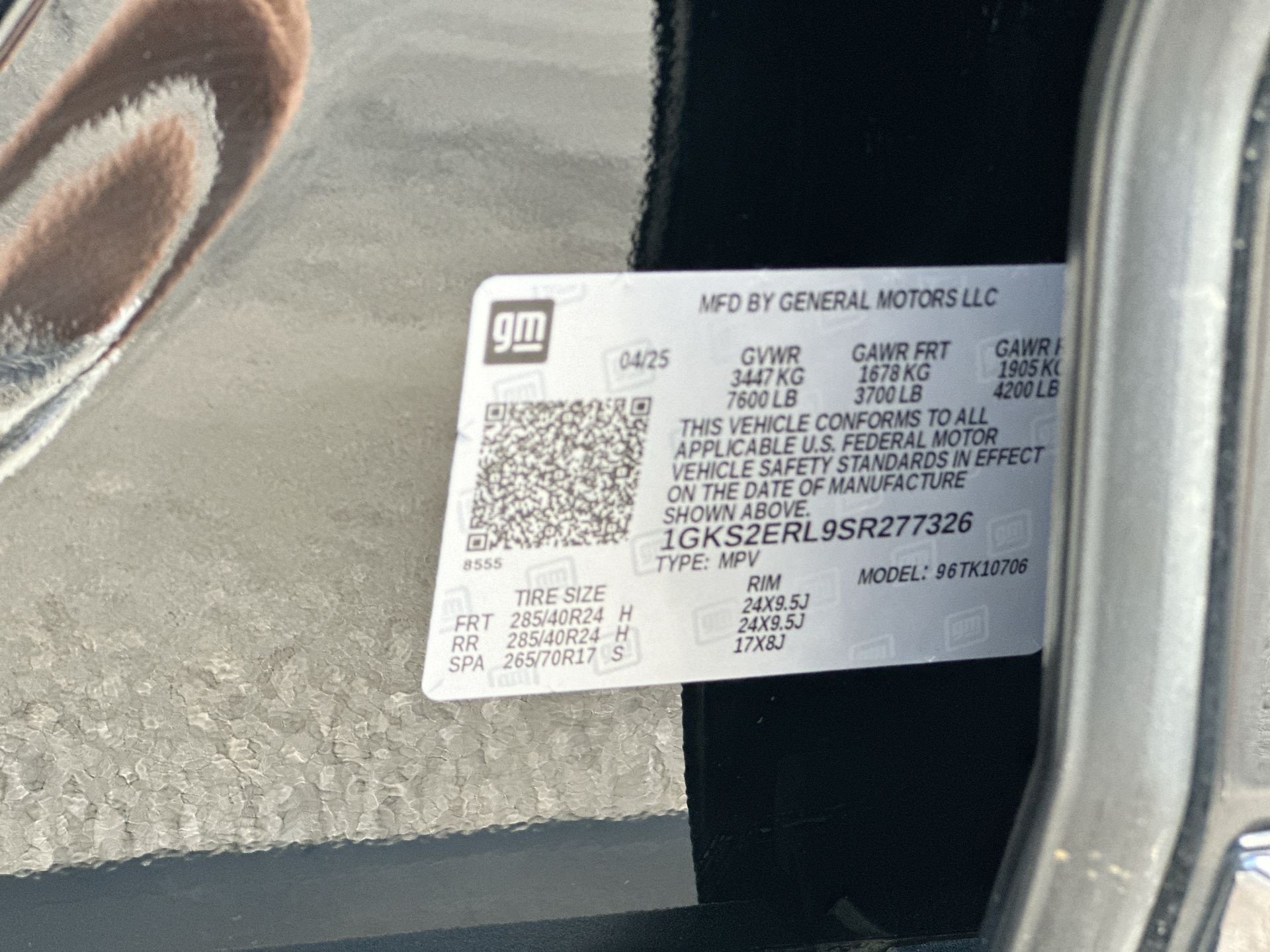 2025 GMC Yukon Denali Ultimate - Photo 34