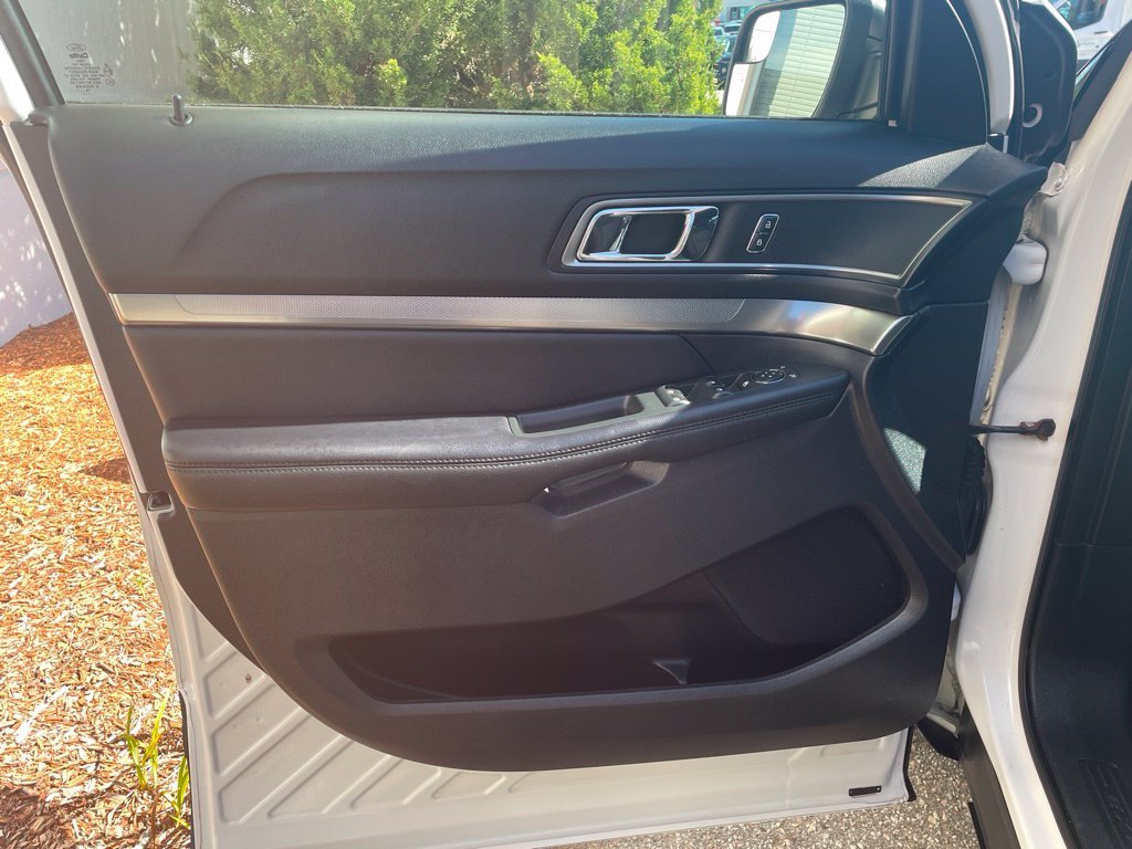 Certified Used 2019 White Platinum Clearcoat Metallic Ford XLT image 12