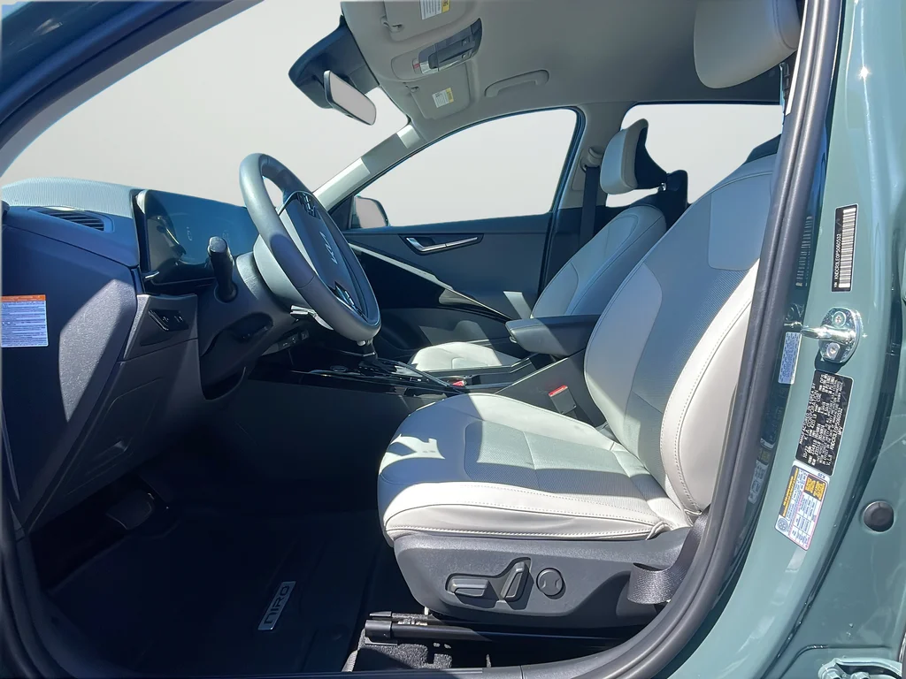 Used 2023 Green Kia EX image 10
