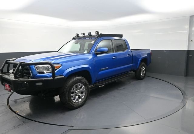 Used 2018 Blue Toyota SR5 image 3