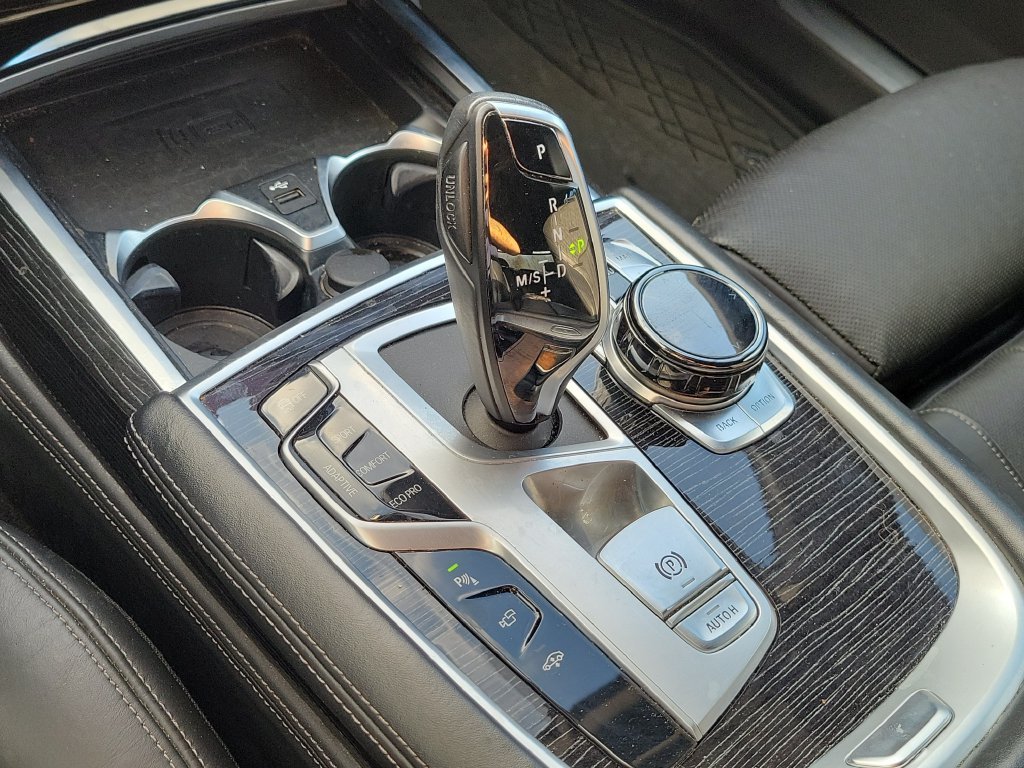 Used 2020 Bemina Gray Amber Effect BMW 750i xDrive image 37