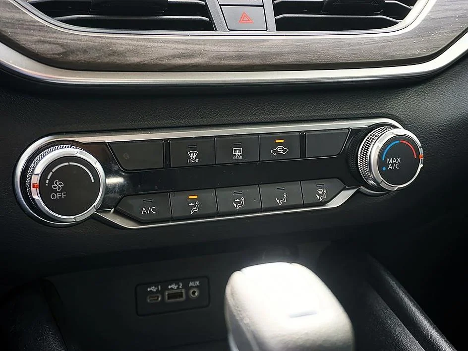 Used 2025 Gun Metallic Nissan SV image 34