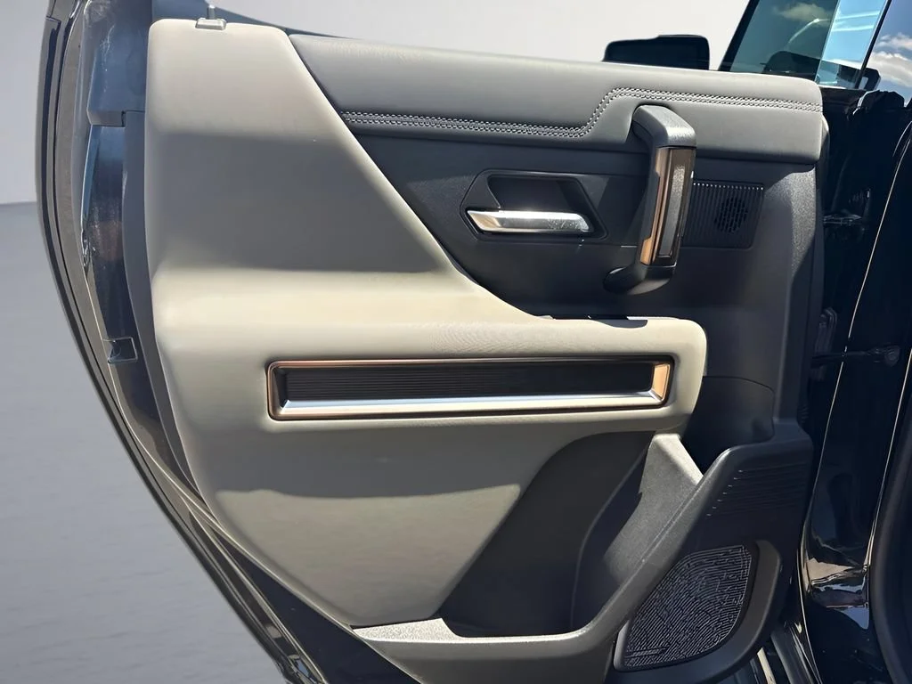 Used 2025 Void Black GMC 2X image 32